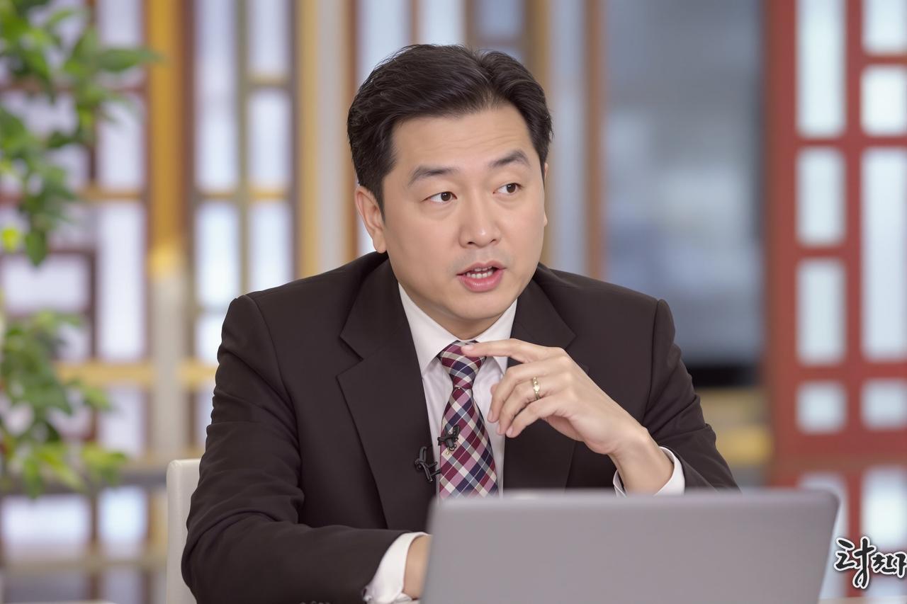 吃瓜网站入口 - 某知名主持人被曝收受巨额礼品，内部人士提供详细账单